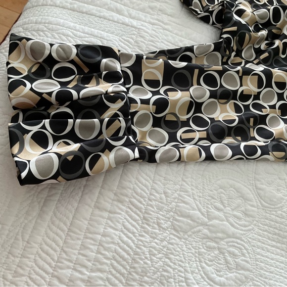 BLACK AND TAUPE GEOMETRIC PATTERN PRINT BLOUSE, SIZE: L - Picture 4 of 9